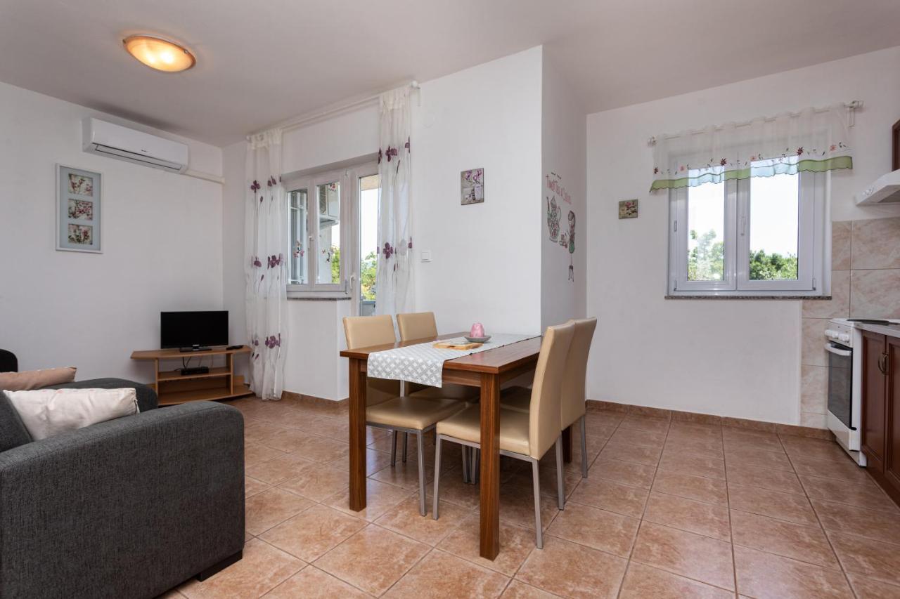 Apartments Katarina Šilo Eksteriør bilde
